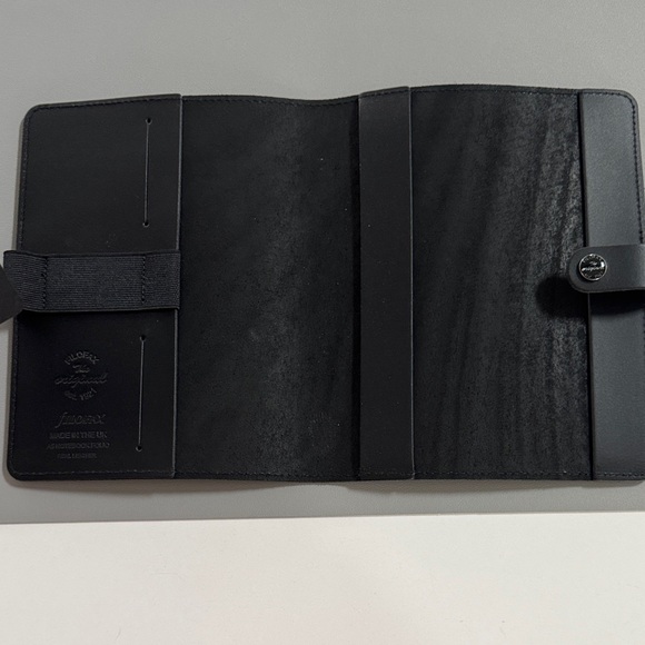 Black Leather Men's Bag - Picture 5 of 8